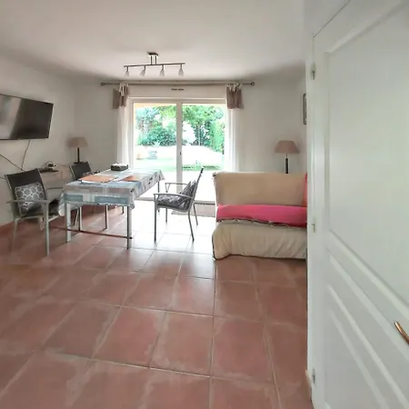 펜션 Maison De Confortable Avec Jardin Et Terrasse Au Lavandou 르 라방두